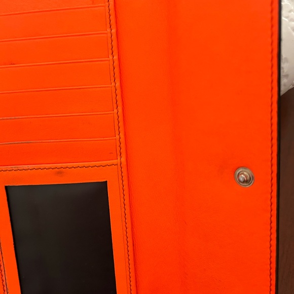 *AUTHENTIC*GUCCI GG SUPREME MONOGRAM ORANGE HEART WALLET - Picture 10 of 15